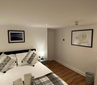 Photo of Westons Hideaway, 2 Bed, Free Parking, 6 mins walk to beach,