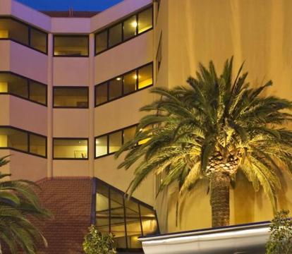 Photo of Lakes Hotel