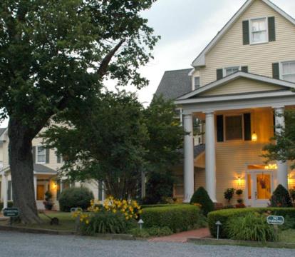 Escape to Romance: Unwind at Our Handpicked Selection of Romantic Hotels in Saint Michaels (Maryland)