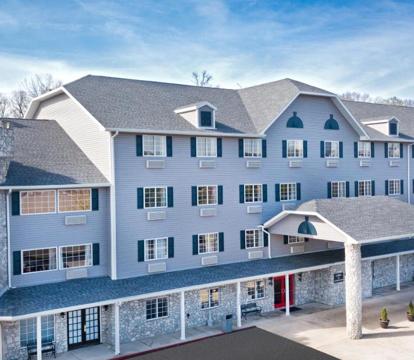 Photo of The Stone Castle Hotel & Conference Center