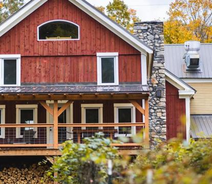 Escape to Romance: Unwind at Our Handpicked Selection of Romantic Hotels in East Burke (Vermont)