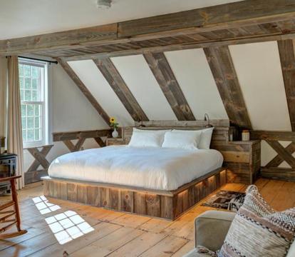 Escape to Romance: Unwind at Our Handpicked Selection of Romantic Hotels in Woodstock (Vermont)
