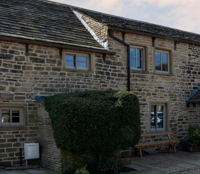 The most romantic hotels and getaways in Huddersfield (West Yorkshire)