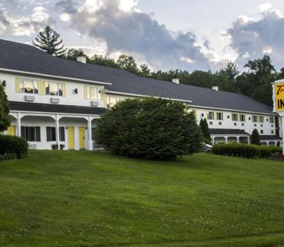 Photo of Town & Country Inn & Resort