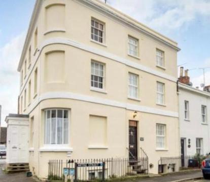 Photo of Unique & Stylish Town House, central Cheltenham