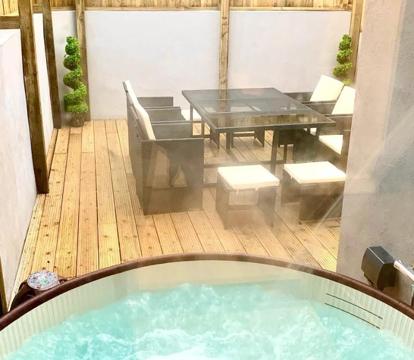 Photo of Victory luxury hot tub house