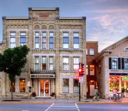 Escape to Romance: Unwind at Our Handpicked Selection of Romantic Hotels in Cedarburg (Wisconsin)