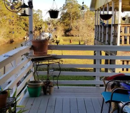 Photo of COZY RIVERFRONT HOUSE SLEEPS 6 With Washer & Dryer