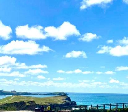 Photo of Seaview, Luxury apartment, 2 min walk to both Porth and Whipisderry beaches