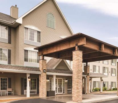 Photo of Country Inn & Suites by Radisson, West Bend, WI