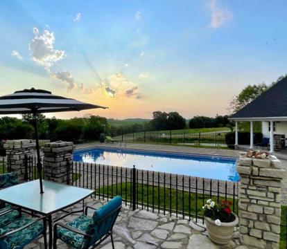 Escape to Romance: Unwind at Our Handpicked Selection of Romantic Hotels in Springfield (Kentucky)