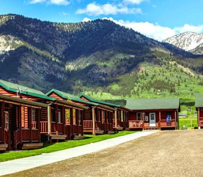 Escape to Romance: Unwind at Our Handpicked Selection of Romantic Hotels in Thayne (Wyoming)