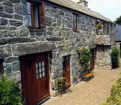 Best hotels with Babysitting and Childcare services in Gwynedd for adults who need a break to relax and unwind together.